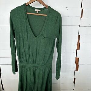 Elegant Green V-Neck Dress